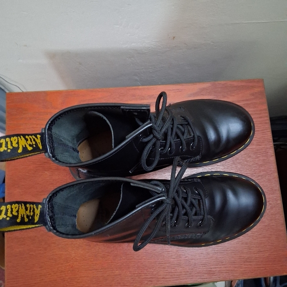 Dr. Martens Air Wair 1460 Womens Smooth Leather Black Lace-Up Boots Size 8 - Picture 7 of 14